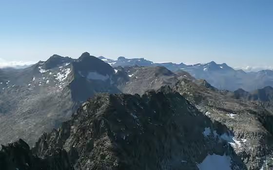 Pic des Trois Conseillers (3.039 m), macizo Néouvielle · Pic Long
