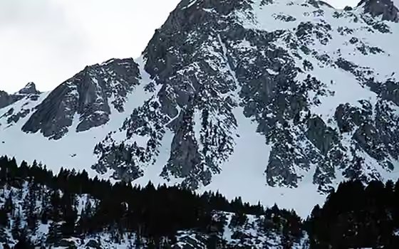 Pico de Argualas (3.046 m), macizo Balaitús · Infiernos · Argualas