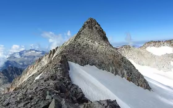 Pico del Medio (3.346 m), macizo Maladeta · Aneto