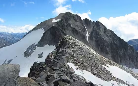 Tuca del Collado de Coronas (3.286 m), macizo Maladeta · Aneto